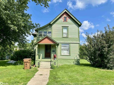 /international/us/1202-main-street-grinnell-ia-110101051547/