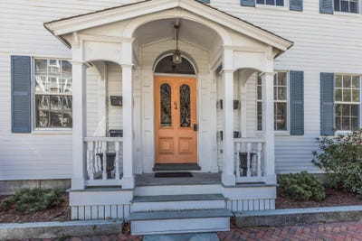 /international/us/64-austin-street-portsmouth-nh-110108505565/