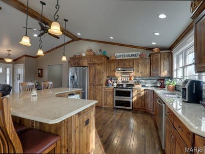 /international/us/3721-hawk-point-palmyra-mo-110104995870/