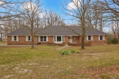 /international/us/936-e-482nd-road-bolivar-mo-110107982330/