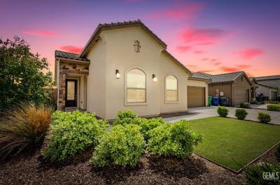 /international/us/9211-willow-terrace-drive-shafter-ca-110107825269/