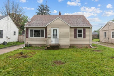 /international/us/1822-jefferson-street-oshkosh-wi-110101268211/