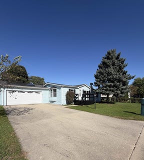 /international/us/5332-white-pine-lane-roscoe-il-110120489095/