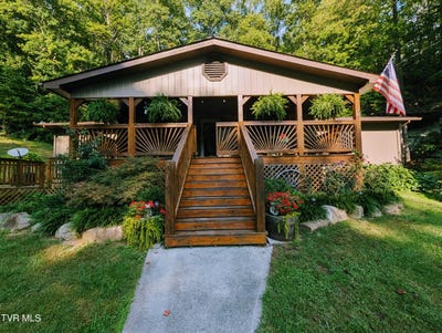 /international/us/556-racking-rock-road-clintwood-va-110110275384/