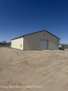 /international/us/17-casey-osborne-lane-boulder-wy-110100771031/