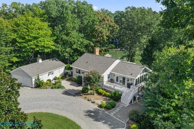 /international/us/1922-taylors-creek-road-weems-va-110120458307/