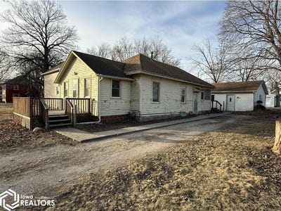 /international/us/209-e-veterans-road-laurens-ia-110106701131/