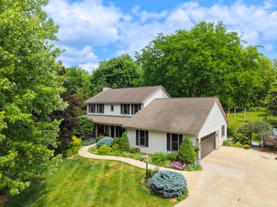 /international/us/952-greenway-ter-hartland-wi-110108887095/