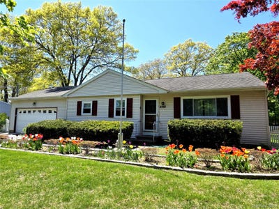 /international/us/2758-n-cedar-avenue-ronkonkoma-ny-110107853106/