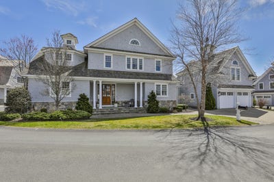 /international/us/5-coastline-drive-mashpee-ma-110120612771/