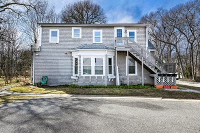 /international/us/16-lt-hauser-lane-falmouth-ma-110107029768/