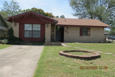 /international/us/1100-e-gramman-street-beeville-tx-110108124722/