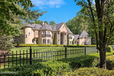 /international/us/12-raintree-court-holmdel-nj-110108206844/