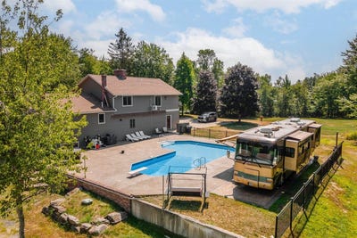 /international/us/24-robichaud-road-levant-me-110106342641/