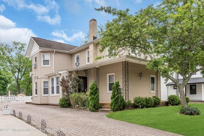 /international/us/370-w-park-avenue-oakhurst-nj-110108474545/