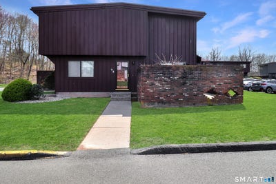 /international/us/98-webster-court-newington-ct-110107383936/