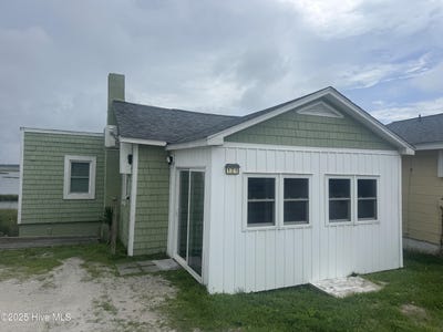 /international/us/121-cedar-point-boulevard-cedar-point-nc-110100422102/