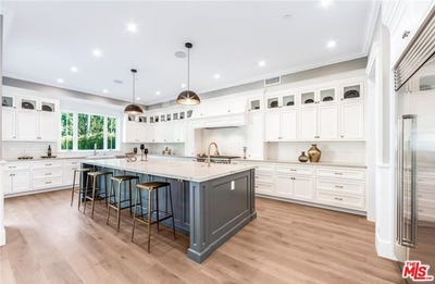 /international/us/4710-noeline-ave-encino-ca-110108689717/