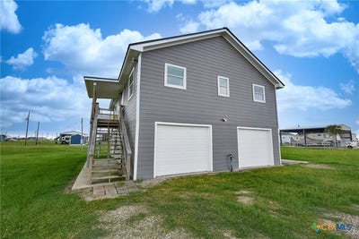 /international/us/90-bluefish-lane-palacios-tx-110108745014/