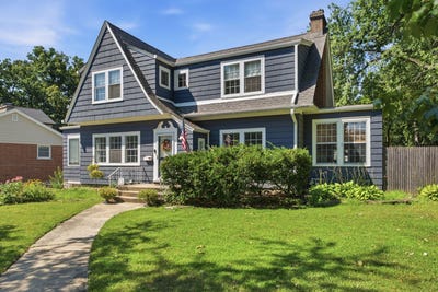 /international/us/1249-maple-avenue-downers-grove-il-110120463381/