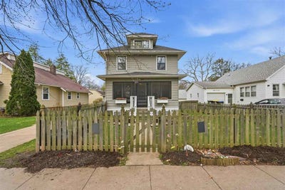 /international/us/809-s-7th-ave-iowacity-ia-110107319545/
