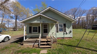 /international/us/107-murphy-street-liberty-nc-110106702465/