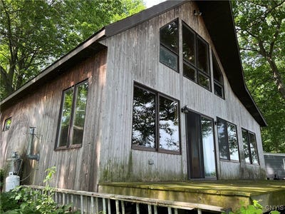 /international/us/8227-catfish-point-road-cape-vincent-ny-110100817850/