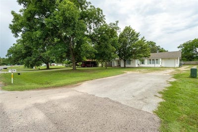 /international/us/440-s-main-street-springtown-tx-110099997306/