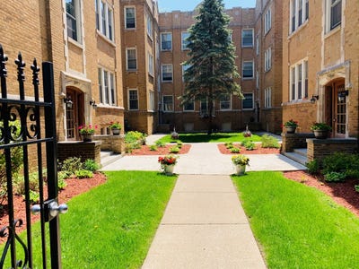 /international/us/730-reba-place-evanston-il-110108295357/