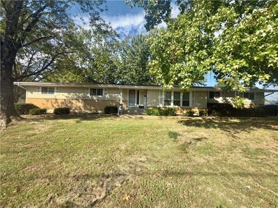 /international/us/124-hillcrest-drive-nevada-mo-110103418874/