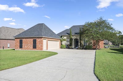 /international/us/13843-creekstone-dr-denham-springs-la-110120409700/