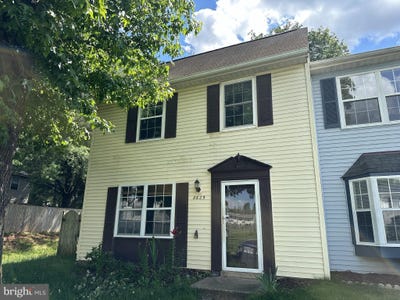 /international/us/8625-cartwright-court-manassas-park-va-110108437597/