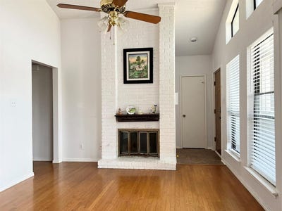 /international/us/17490-meandering-way-dallas-tx-110100656760/