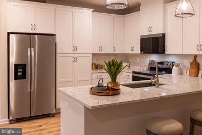 /international/us/13240-petrel-street-clarksburg-md-110107573891/
