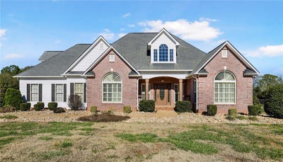 /international/us/1409-autun-road-pendleton-sc-110081065658/