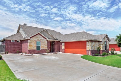 /international/us/106-king-arthur-court-glen-rose-tx-110108503208/
