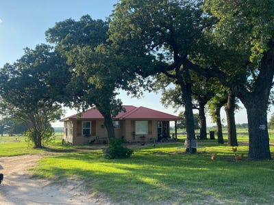 /international/us/1350-county-road-404-comanche-tx-110100265149/