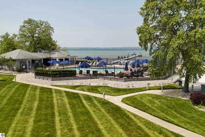 /international/us/5624-e-creeks-crossing-williamsburg-mi-110100223282/