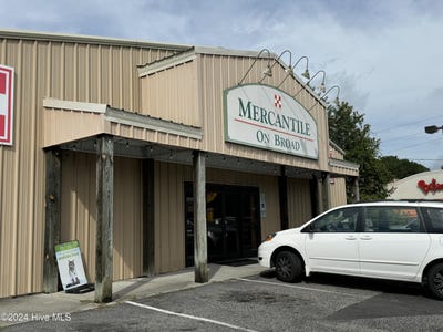 /international/us/1708-e-broad-avenue-rockingham-nc-110103734825/