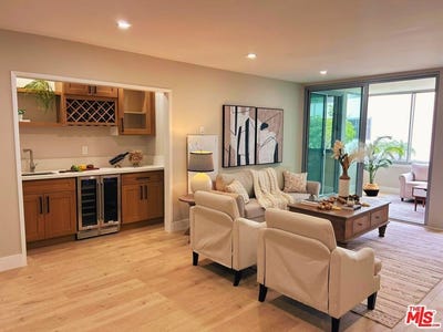 /international/us/8701-delgany-ave-playa-del-rey-ca-110108693238/