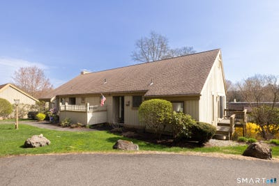 /international/us/12-heritage-village-southbury-ct-110107394059/