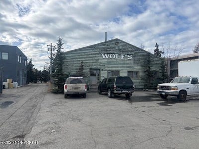 /international/us/2404-barrow-street-anchorage-ak-110104783901/