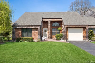 /international/us/165-baywoods-lane-bay-shore-ny-110098996179/