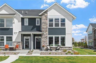 /international/us/625-e-blossom-circle-orono-mn-110107755572/