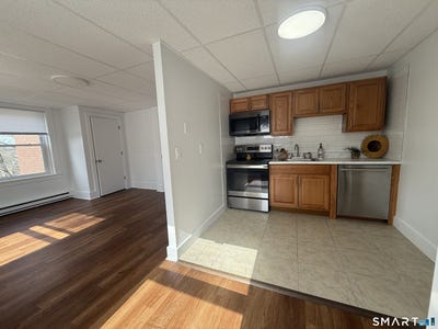 /international/us/156-garfield-avenue-new-london-ct-110108385677/