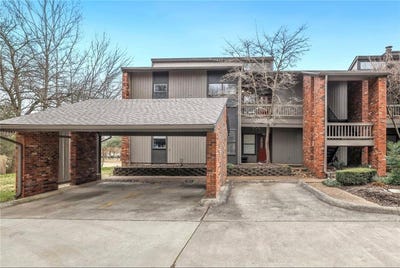 /international/us/2779-joyce-boulevard-fayetteville-ar-110108678106/