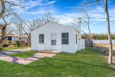 /international/us/42-oak-drive-riverhead-ny-110106618569/