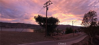 /international/us/sunnyslope-avenue-lake-elsinore-ca-110110354292/