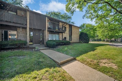 /international/us/16485-heather-lane-middleburg-heights-oh-110107258953/