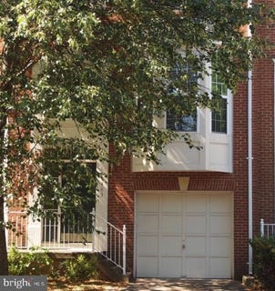 /international/us/11483-carriage-court-fairfax-va-110108396921/